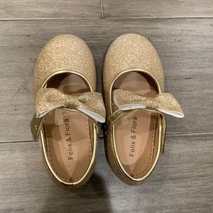 Gold glitter dress shoes for toddler girl - size 6